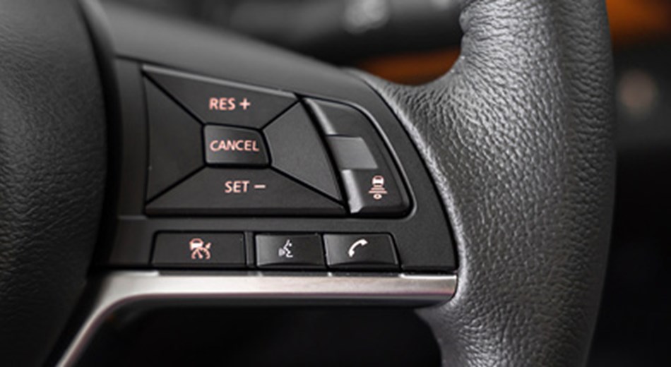 Nissan Kicks CRUISE CONTROL buttons